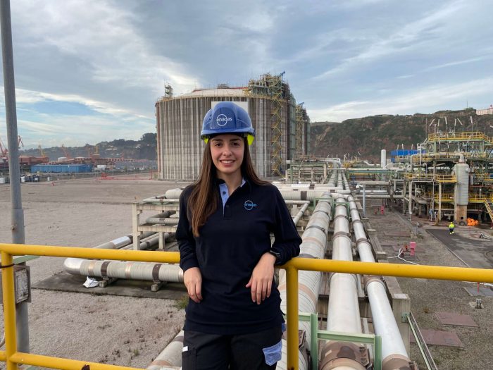 Lucía González, Operator at El Musel Plant