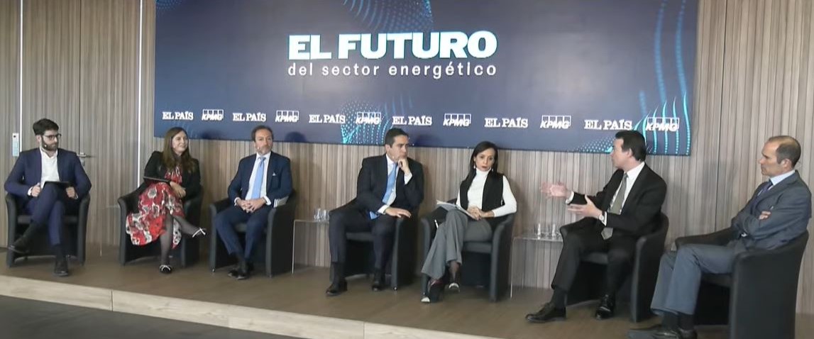 Arturo Gonzalo while addressing the audience at an event