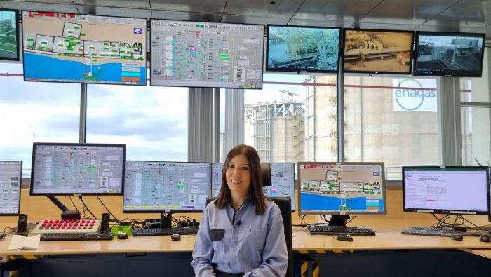 Verónica López, Operadora en la Planta de Huelva