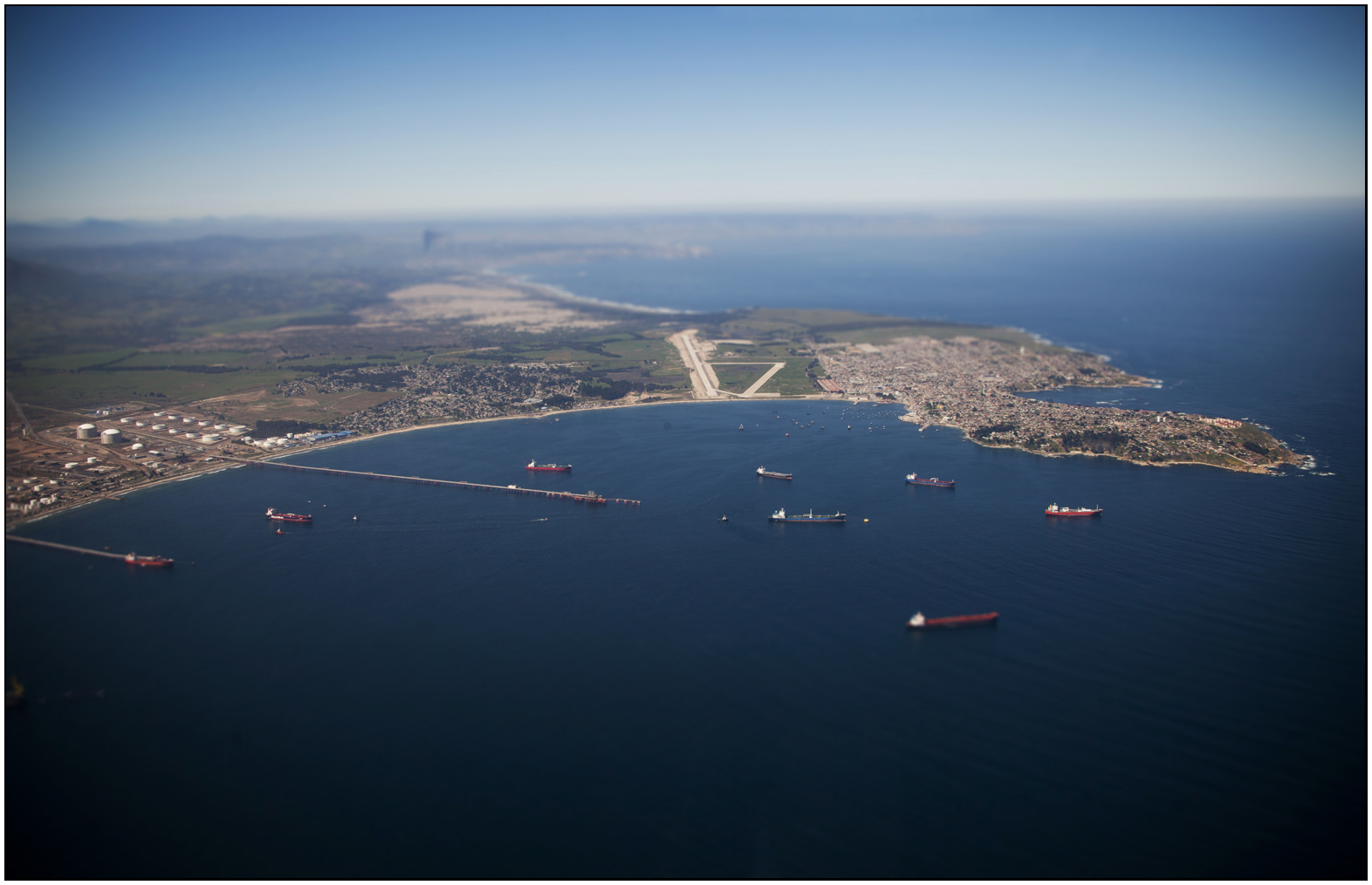 Fotografía de la Bahía de Quintero desde un ángulo panorámico