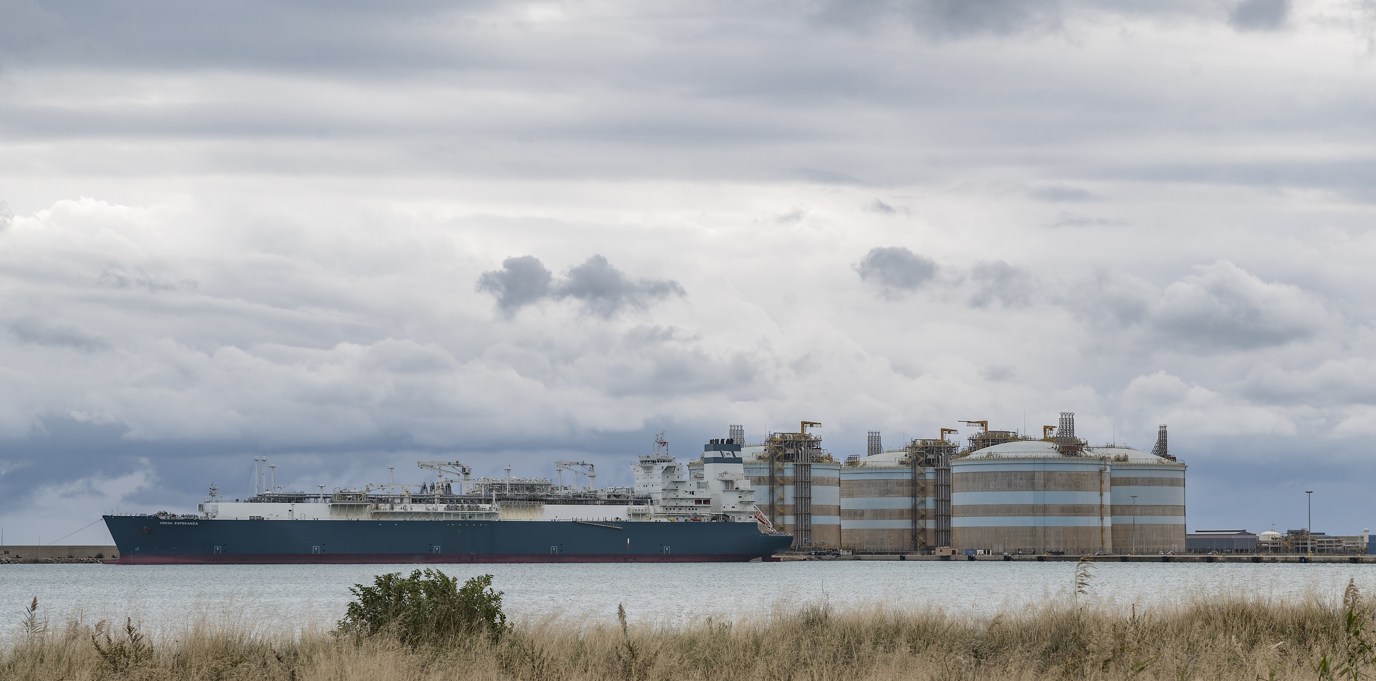 El Barco Hoegh Esperanza