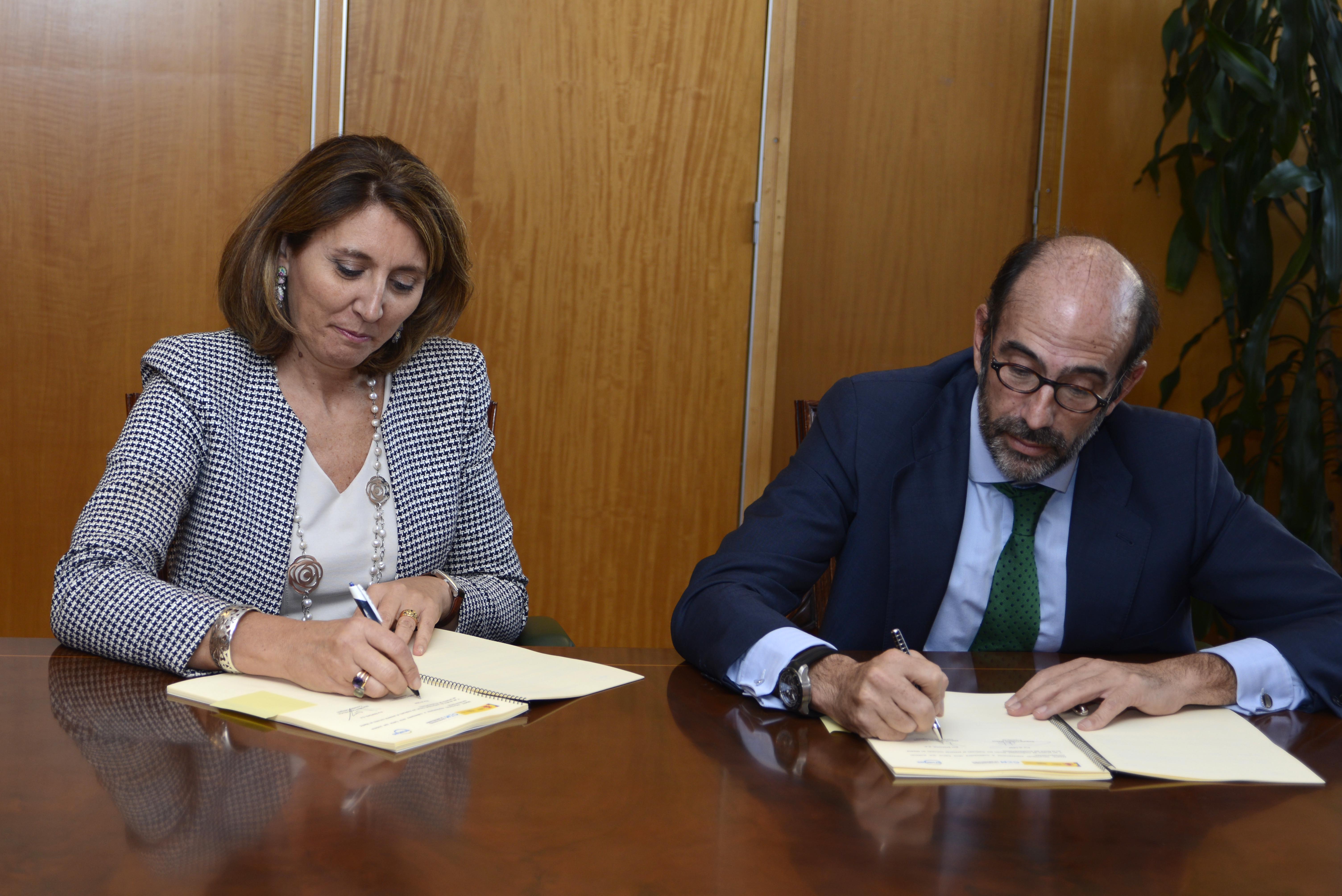 Firma acuerdo con CEM