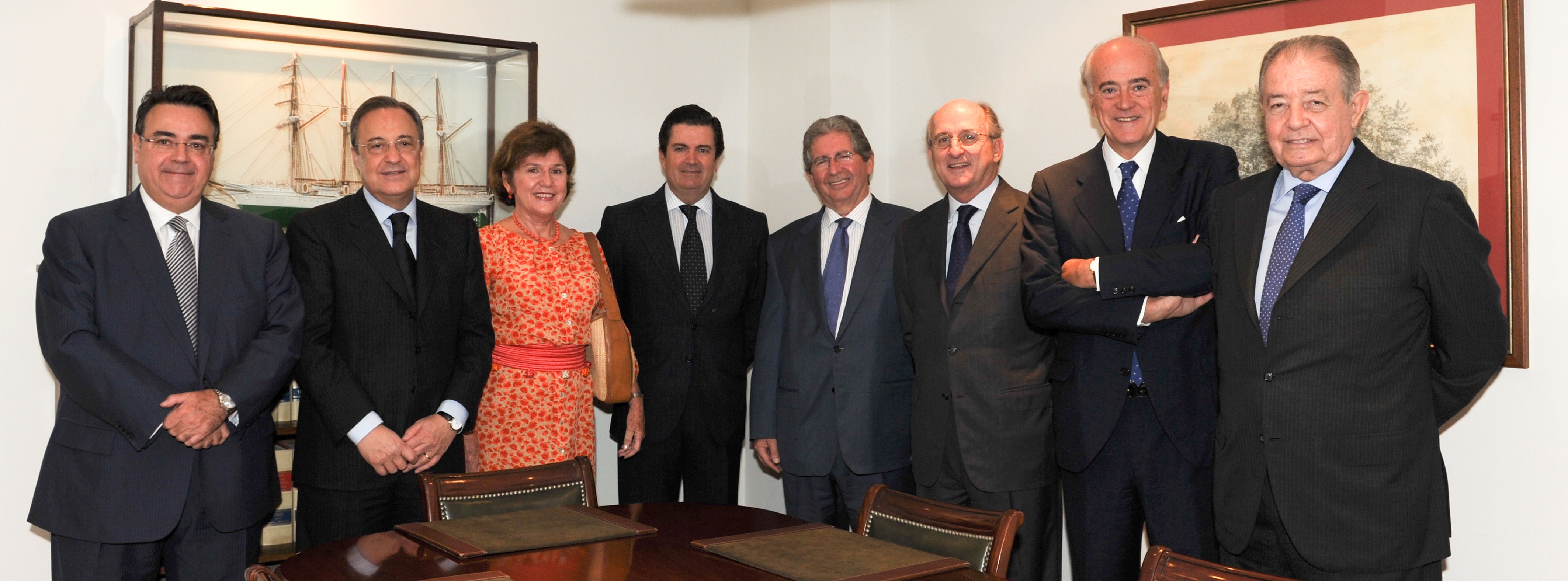 Antonio Llardén, presidente de Enagás, durante una reunión con otros líderes empresariales