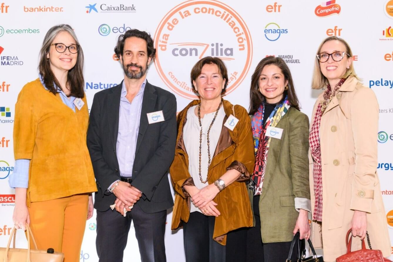 Profesionales de Enagás durante un evento